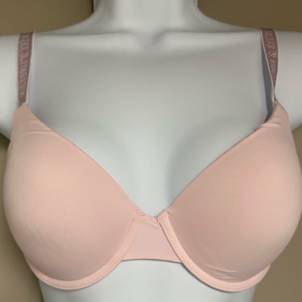 Victoria’s Secret Logo Strap T-shirt Bra 32D NWOT